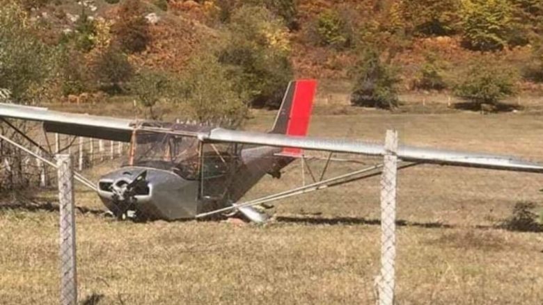 Rrëzohet një avion në Shkodër, piloti dhe pasagjeri braktisin mjetin (VIDEO)