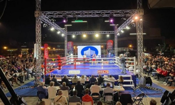 Serbia ndalon boksierët kosovarë, Shqipëria braktis botërorin