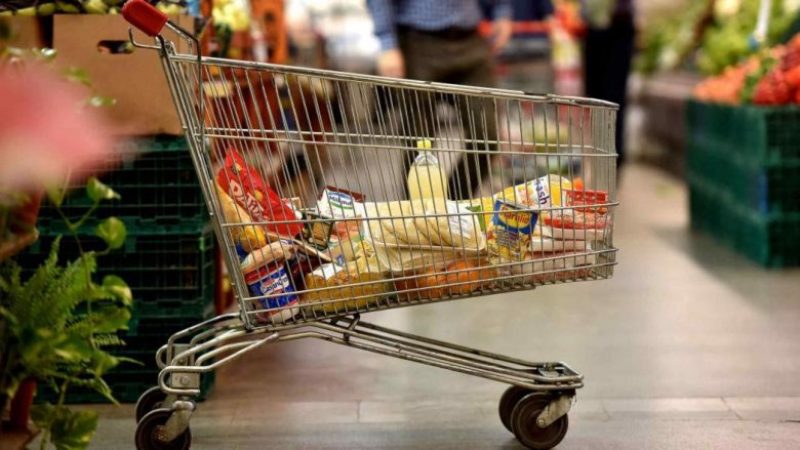 Çmimet e larta të produkteve në Kosovë, a pritet të ketë rënie të inflacionit këtë vit?