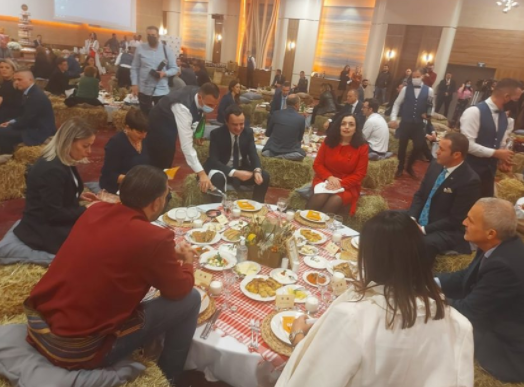 Presidentja: Shprehja shqiptare “bukë e kripë e zemër” merr kuptim në “Darkën e Lamës”