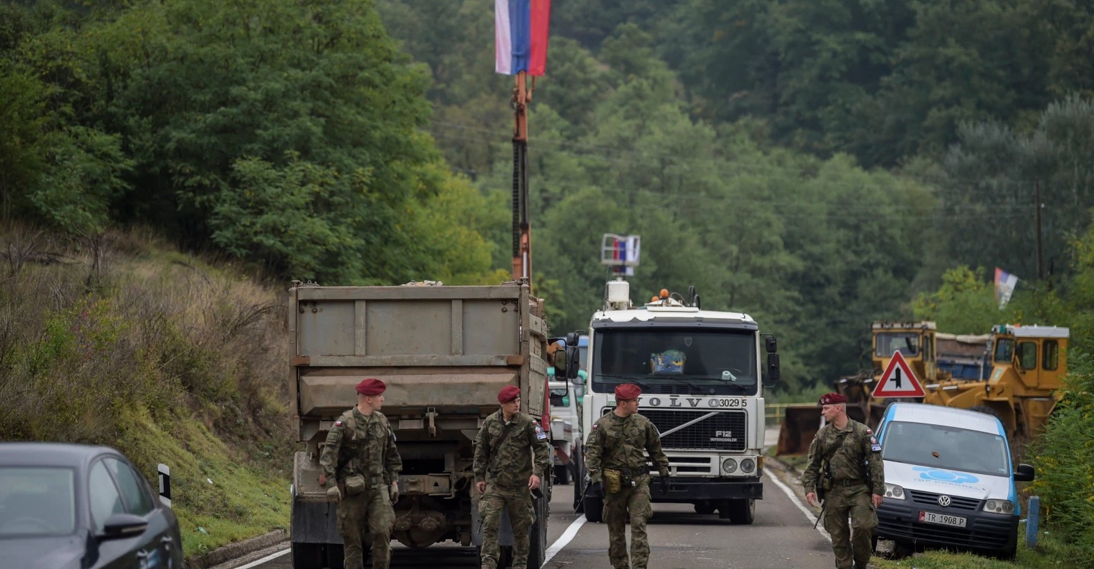 Dita e 12-të në veri: Protestuesit serbë bëjnë gati makinat që të largohen në mëngjes