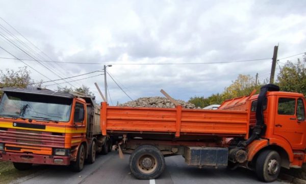 Bllokohet rruga në Rudarë