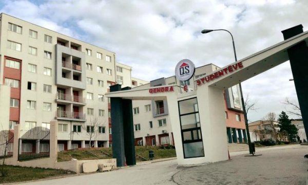 Paralajmërohen masa radikale për studentët që tentojnë t’i shesin vendet e tyre në konvikte