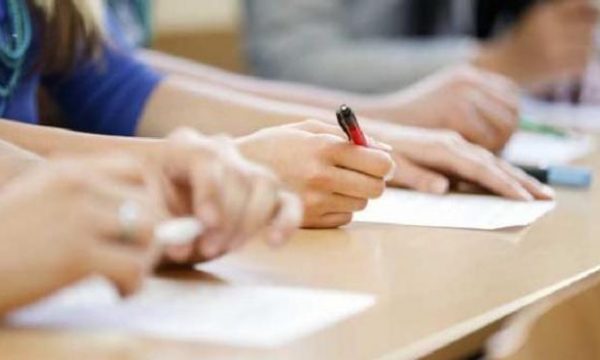 Studentja gjen një metodë ”djallëzore” për të kopjuar në provim