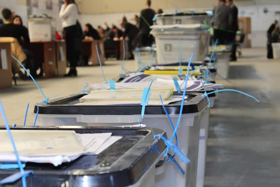 Nga KQZ tregojnë se sa zarfe me vota nga diaspora u aprovuan