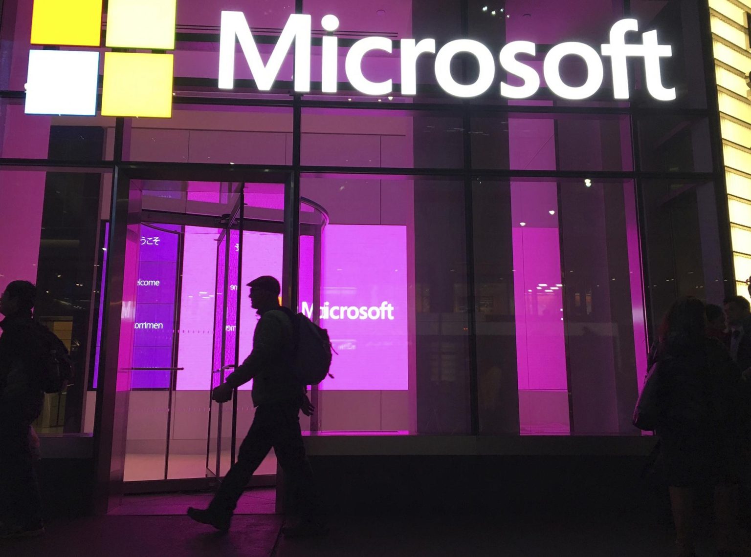Microsofti: Hakerët e mbështetur nga Rusia synojnë shërbimet ‘cloud’