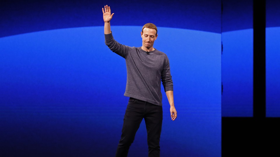 Zuckerberg kërkon falje për ndërprerjen e Facebook-ut