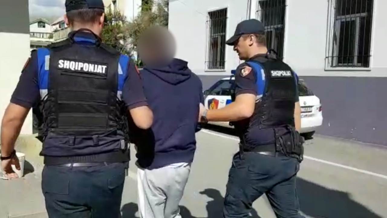 Po paketonte drogën në shtëpi, policia ‘kap mat’ 42-vjeçarin