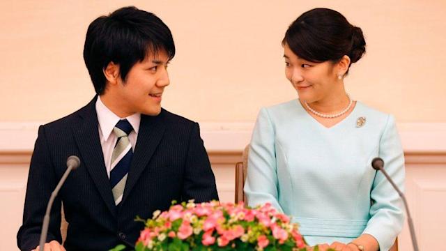 Princesha japoneze lë gjithçka për dashurinë, martohet me shokun e kolegjit