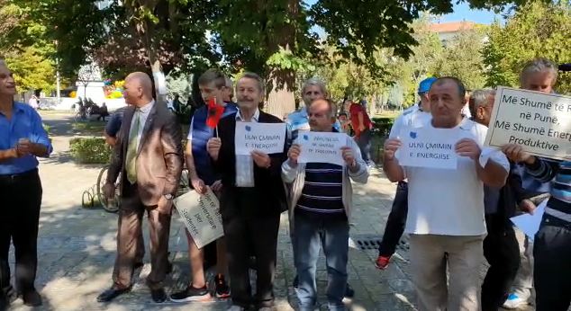 Protestohet për ngritjen e çmimeve në Shqipëri