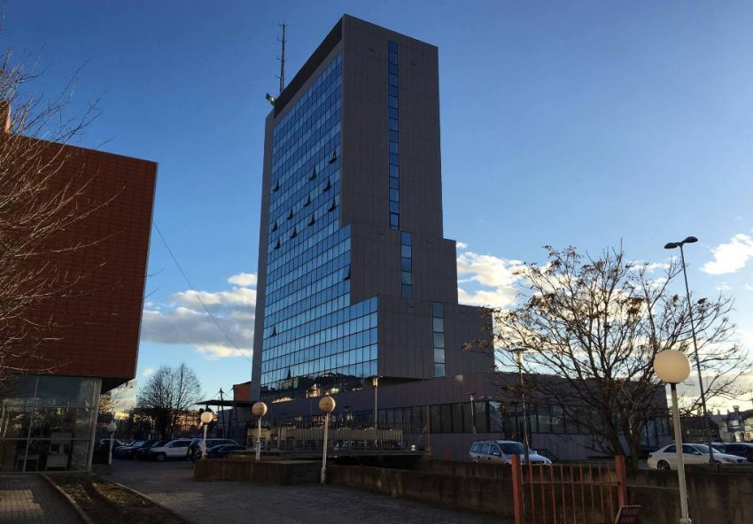 KE inkurajoi Qeverinë që të punojë së bashku me të gjitha partitë politike në Kuvend