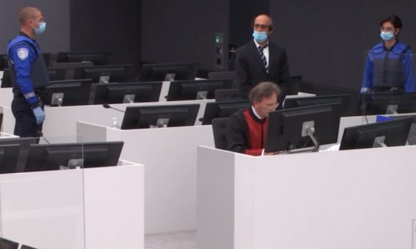 Dëshmitari përmend edhe dy femra derisa flet për objektin në Zllashë ku pretendon se është mbajtur