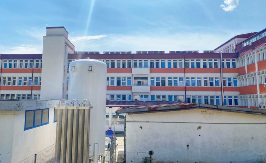 Pas dy javësh pa asnjë rast me COVID në Spitalin e Pejës, dy persona kërkojnë trjatim mjekësor