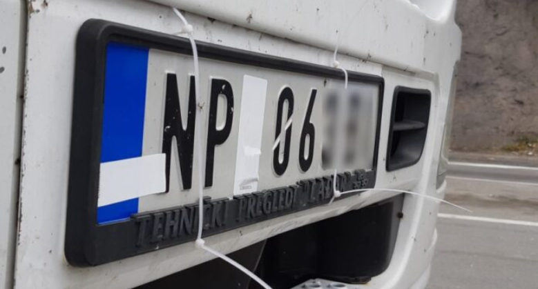 Nga sot gjoba për shoferët që nuk vendosin stikerat në targat serbe