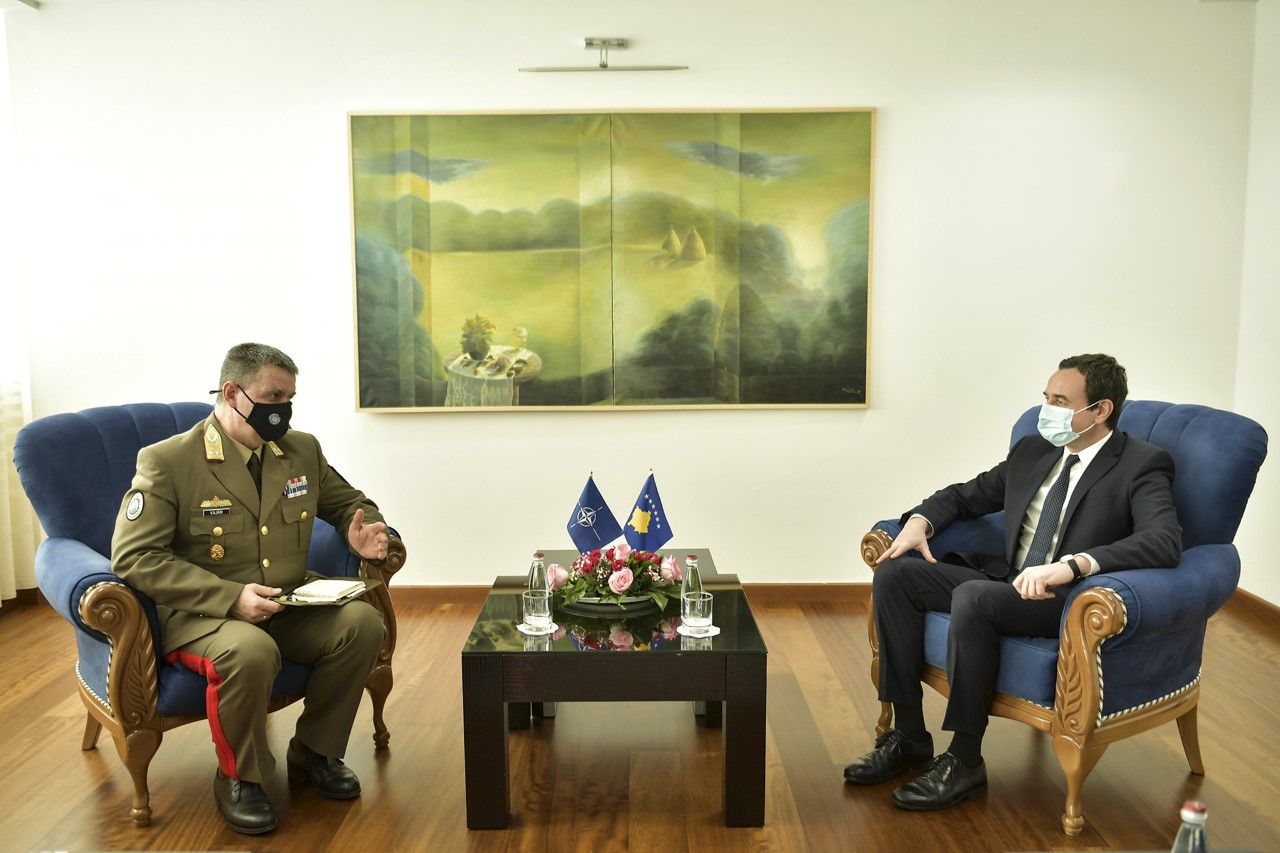 Kurti takon komandantin e KFOR-it, diskutojnë mbi sigurinë në Kosovë
