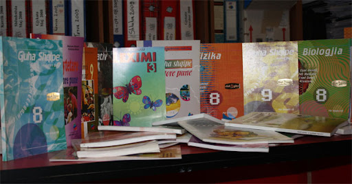 Nxënësit ende pa libra, ​komunat kërkojnë nga MASHTI ta përmbushë detyrën ligjore