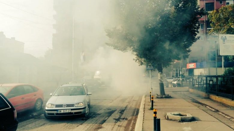 KFOR reagon pasi serbët sulmuan policët gjatë aksionit kundër kontrabandës së mallrave në veri