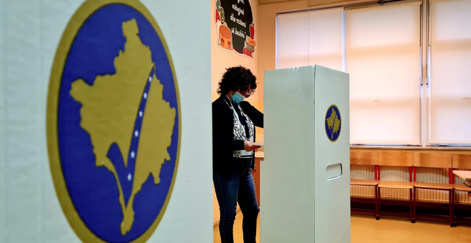 KQZ: Dalja e qytetarëve në zgjedhje është 43%, ka filluar numërimi i fletëvotimeve