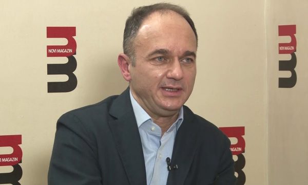 Politikani serb: Vuçiq po ndjek hapat e Millosheviqit