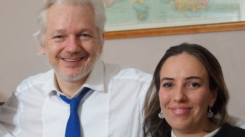 Julian Assange lejohet që të martohet me partneren në burg