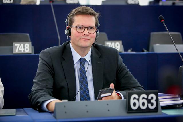Eurodeputeti austriak bën thirrje për liberalizim urgjent të vizave për Kosovën