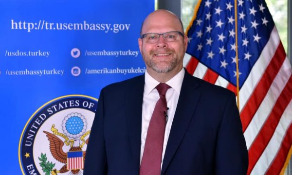 Jeff Hovenier konfirmohet si Ambasador i ShBA’së në Kosovë