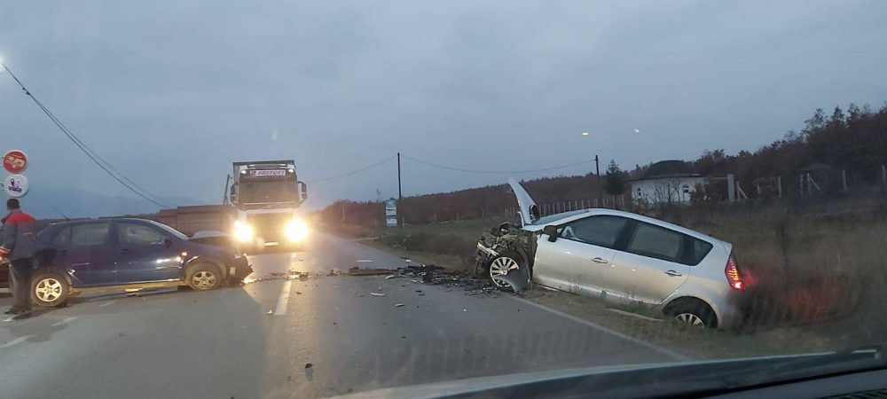 Aksident i rëndë në rrugën Gjakovë-Pejë