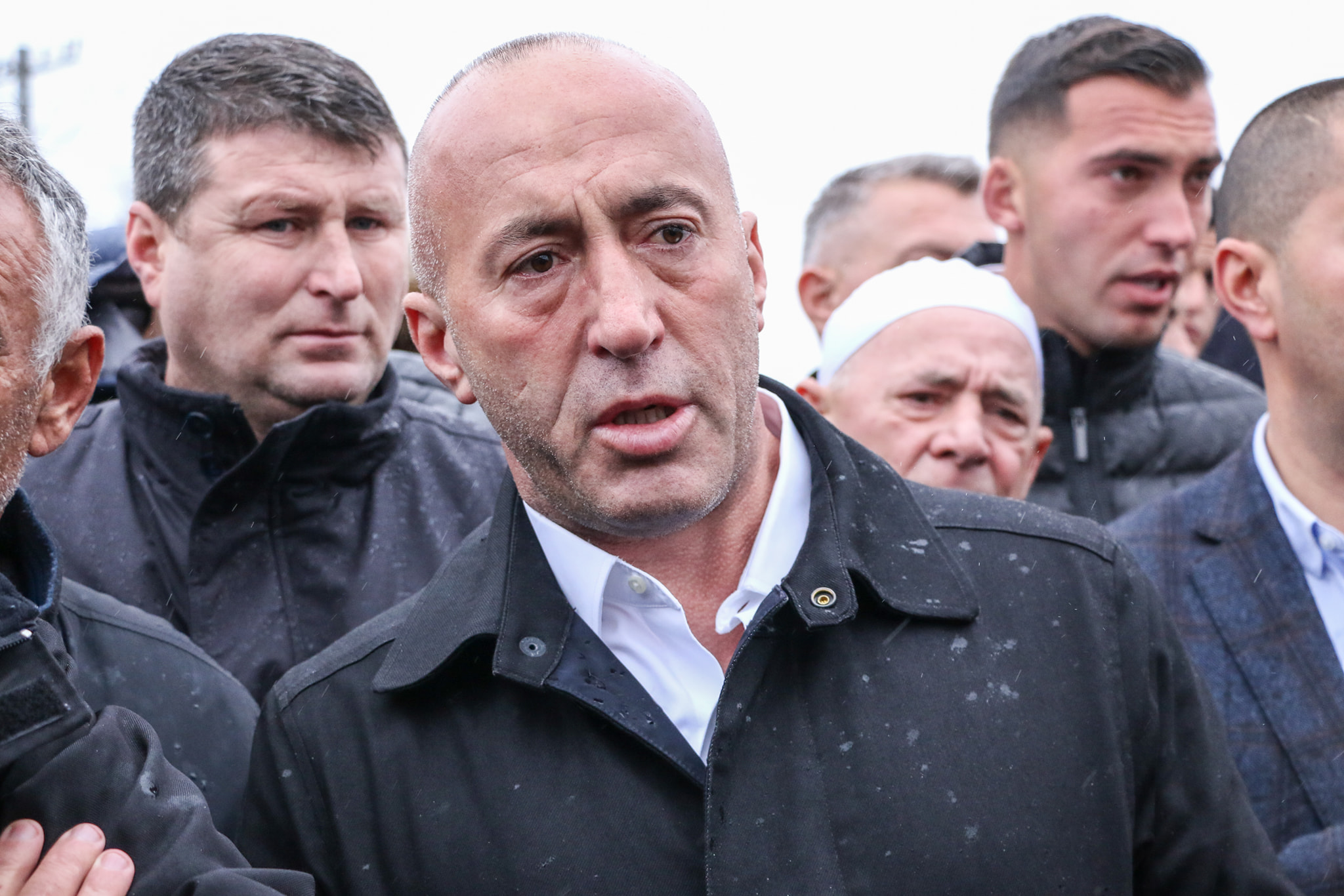 Ramush Haradinaj përlotet në varrimin e dy nxënësve në Gllogjan