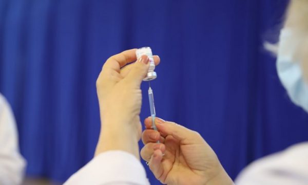 Nesër bëhet vaksinimi mobil në shkollën e mesme “Eqrem Qabej” në Prishtinë
