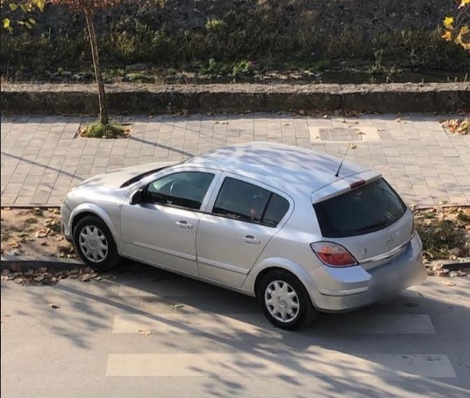Gjobitet qytetari në Kaçanik, parkoi automjetin në trotuar