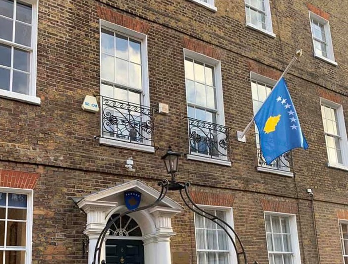 Ambasada e Kosovës në Angli del me njoftim të rëndësishëm për qytetarët
