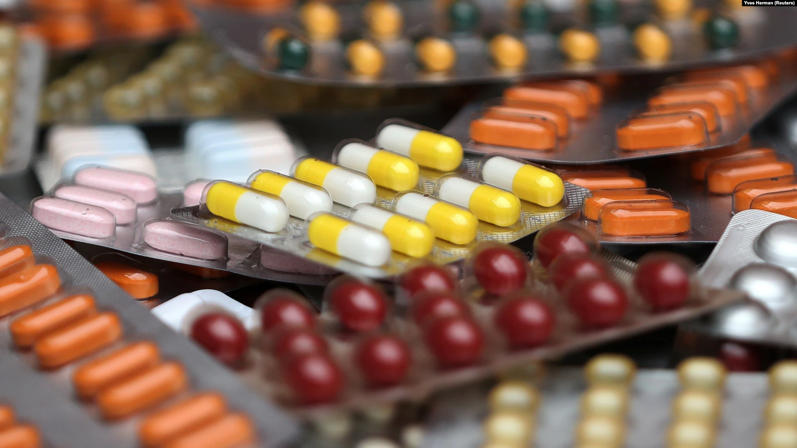 Ku dallojnë pilulat e Pfizer dhe Merck kundër COVID-19?