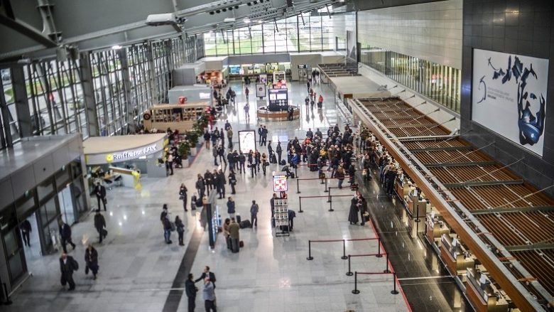 Pak të interesuar për t’u vaksinuar në aeroport