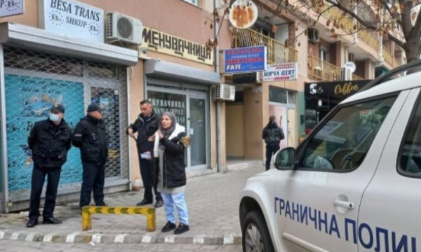 Suspendohen dy doganierë, e lejuan autobusin e “Besa Trans” ta kalojë kufirin pa dokumentacion