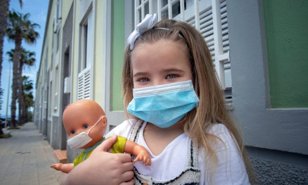 Mjeku shqiptar në Britani: Numër i madh infektimesh tek fëmijët nga 5 vjeç