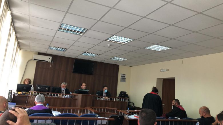 Vrasja në klubin e natës në Pejë – mbrojtja kërkon që të shpallet provë e papranueshme arma e gjetur nën jastëkun e të akuzuarit