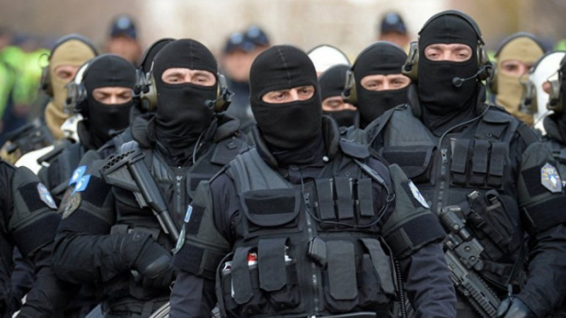 Njësia Speciale e Policisë rrethon zyrat e Postës në Mitrovicë