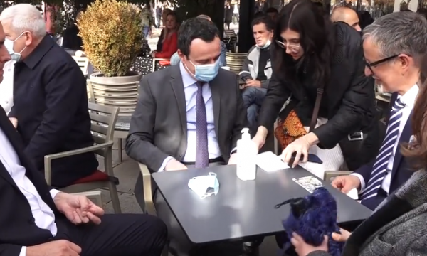 Vitia tregon se çfarë po shkruanin sot me Konjufcën e Kurtin