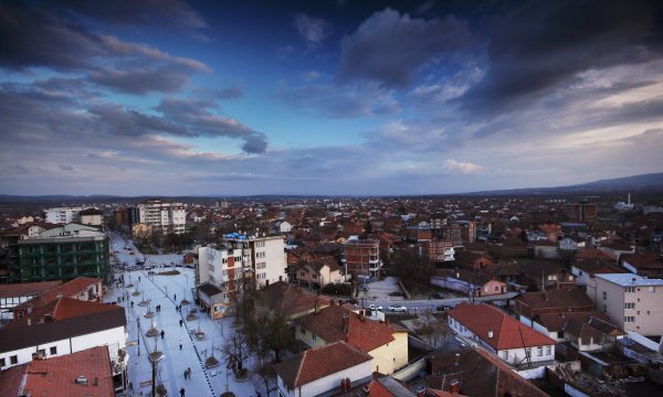 Arrestohet një i mitur në Vushtrri, sulmoi dhe pengoi policët