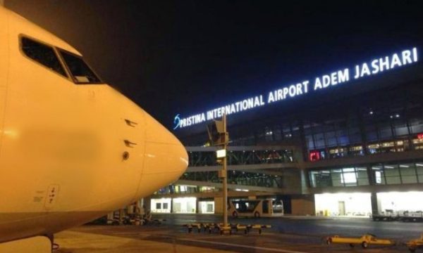 Tre aeroplanë nuk po arrijnë të aterojnë në Aeroportin e Prishtinës, kjo është arsyeja