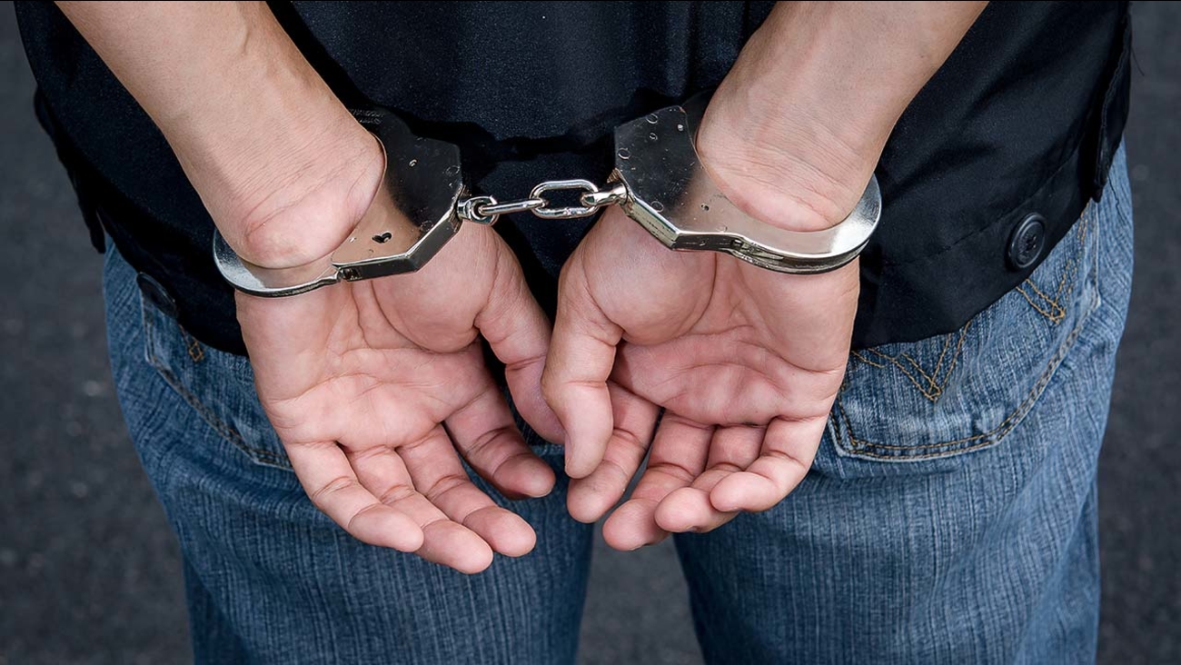 Pejë: Rrahu të dashurën, arrestohet