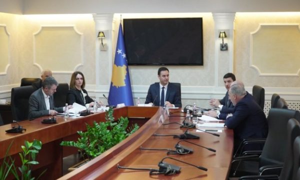 Konjfuca mbledh sot kryetarët e komisioneve parlamentare
