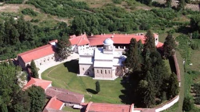 Manastiri i Deçanit, pritja me vite për drejtësi