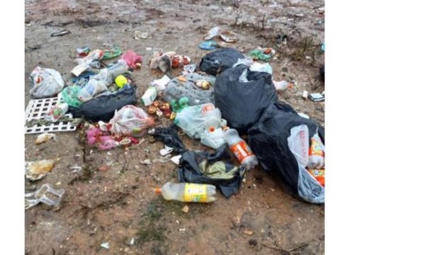 Hudhi mbeturina afër ujësjellësit, gjobitet me 500 euro një qytetar në Ferizaj