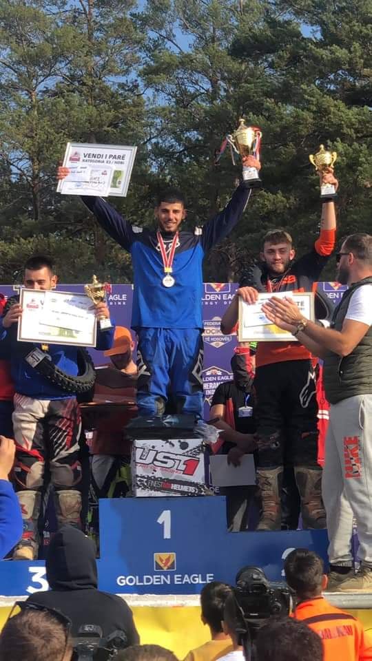 Arbenit Beqiraj shpallet kampion i Kosovës në garat e motokrosit, mposht veteranin e këtij sporti