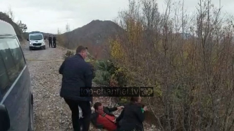 Shqipëri/“Polic je ti more? Çfarë je ti? Debil” Momenti kur gazetarja dhe grupi i xhirimit dhunohen nga policia