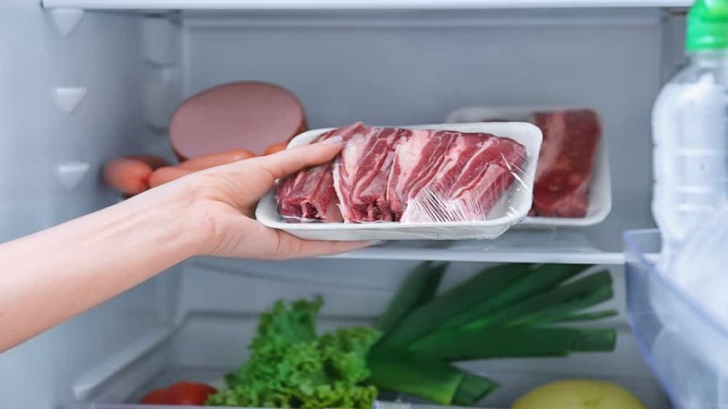 E vendosni mishin e papjekur në frigorifer? Pse jeni në rrezik