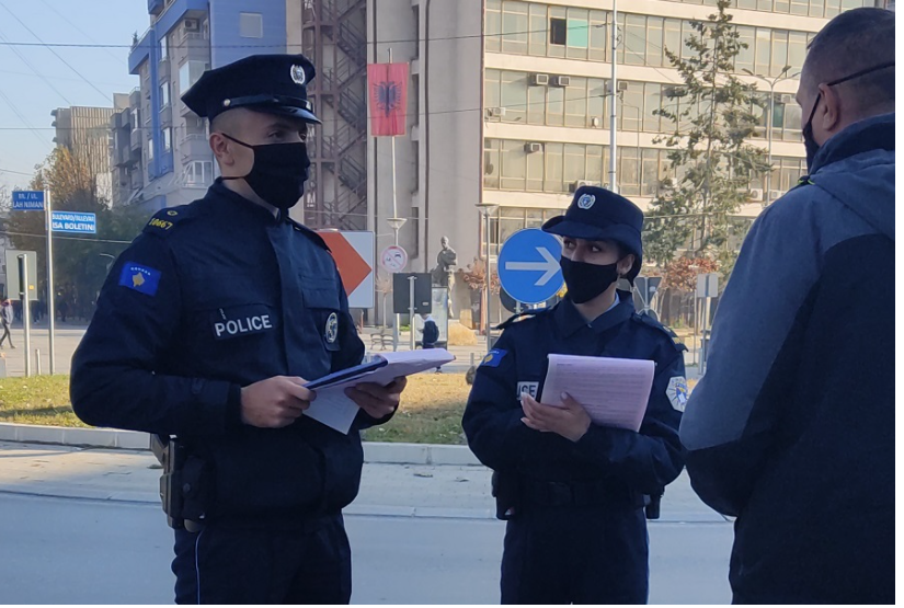 Kërkohet të hiqet ora policore dhe bartja e maskës në ambiente të hapura