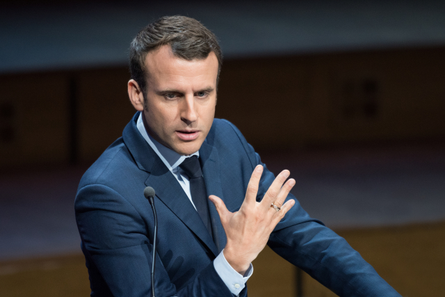 Presidenti francez premton 500 euro në muaj për të rinjtë pa punë