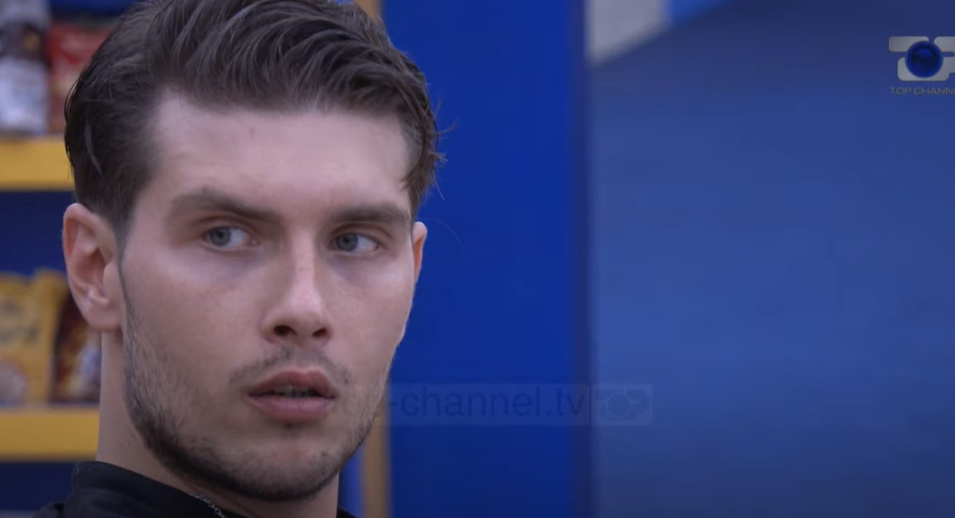 A do të pranonte Igli të pozonte nudo? Aktori është i prerë në përgjigjen e tij